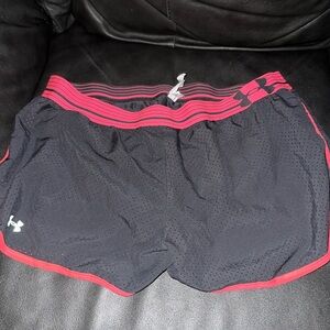 Women’s Large Under Armor Running Heat Lined Shorts Grey Pink heat gear no flaws